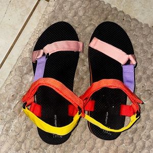 Cushion tall sandals